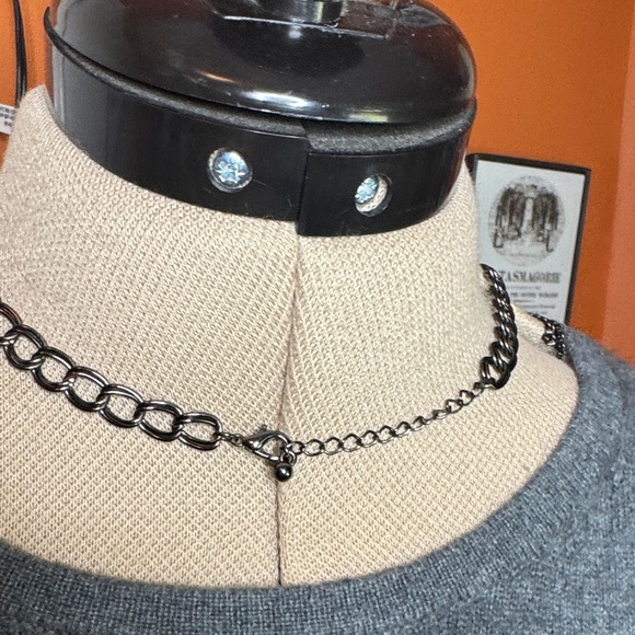 Elegant Silver and Crystal Statement Necklace - Picture 2 of 2